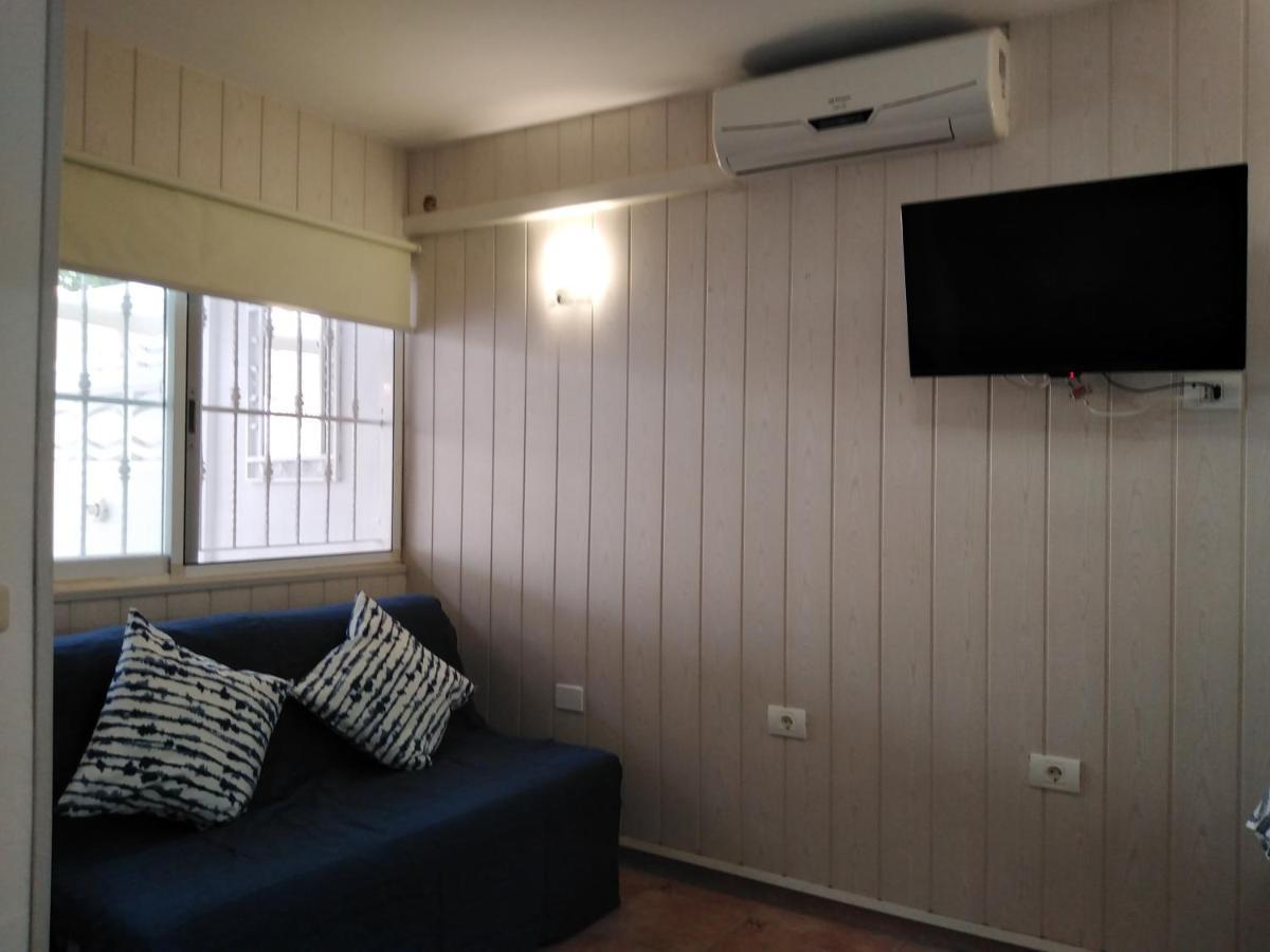 House Lilu - Luminoso Monolocale Apartment Arona  Bagian luar foto