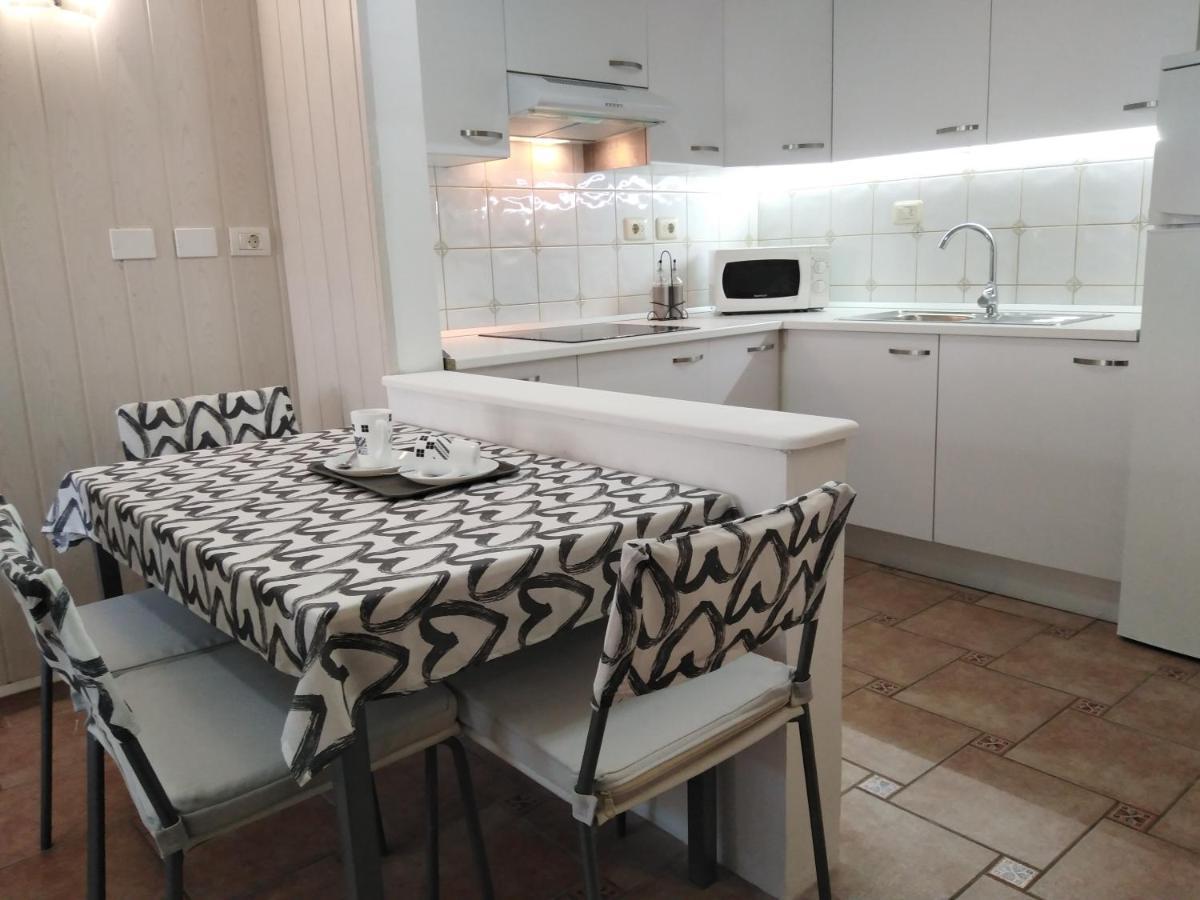 House Lilu - Luminoso Monolocale Apartment Arona  Bagian luar foto